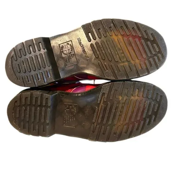 Dr. Martens Rainbow Pride 8-eye combat boots, women’s size 8 US / 6 UK / 39 EU - Picture 8 of 9